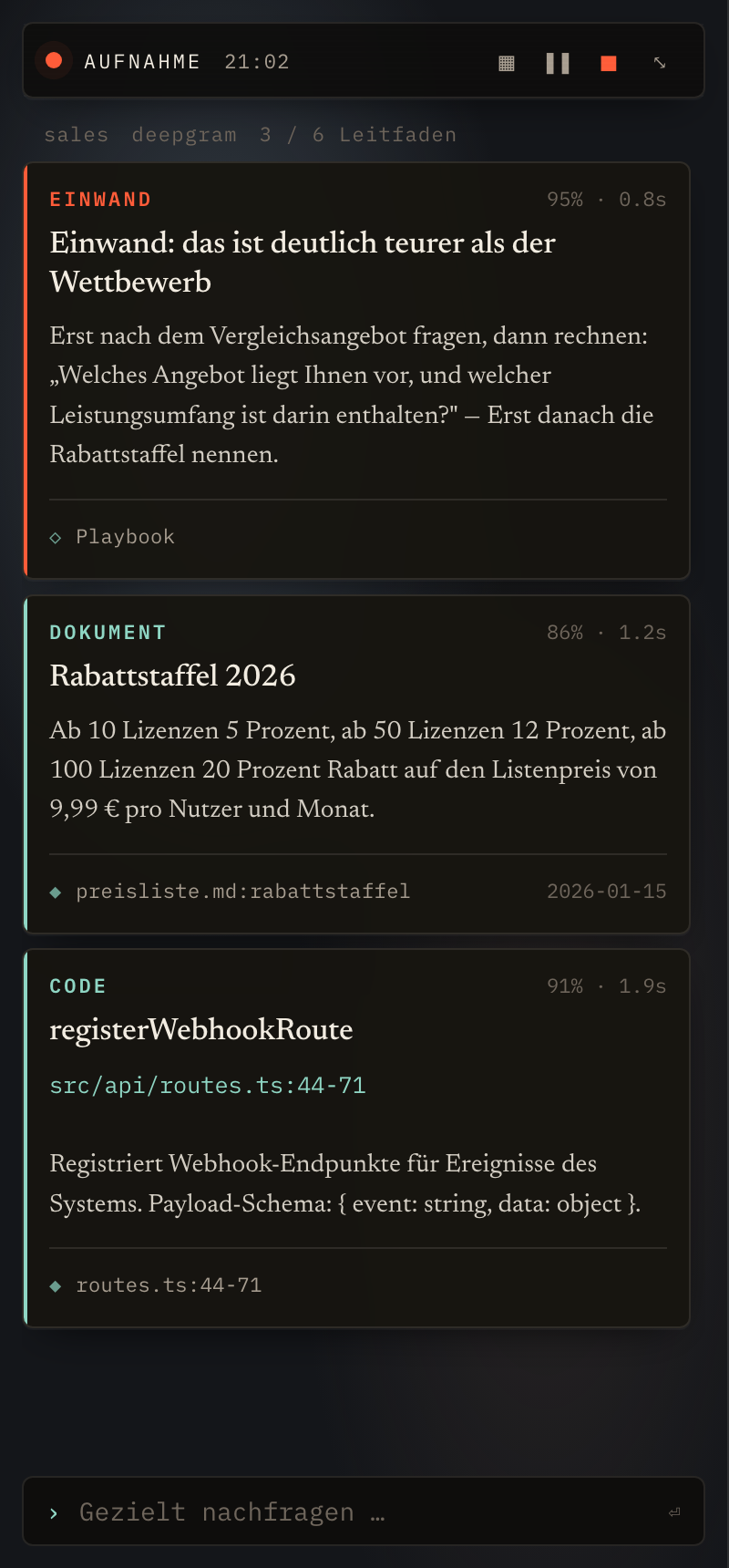 Das Overlay während eines Gesprächs: eine Karte zum Preiseinwand, die Rabattstaffel aus der eigenen Preisliste und ein Codeausschnitt, jeweils mit Quellenangabe.